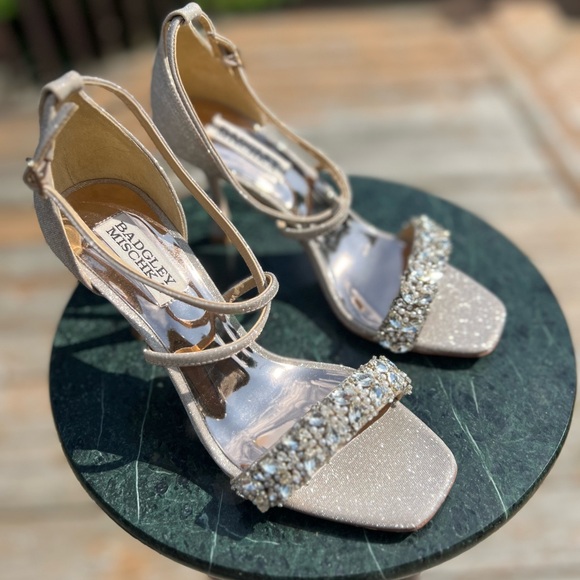 Badgley Mischka Nala Curvy Stiletto Heel - Picture 3 of 8